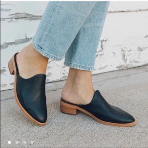 Soludos Black Venetian Mule